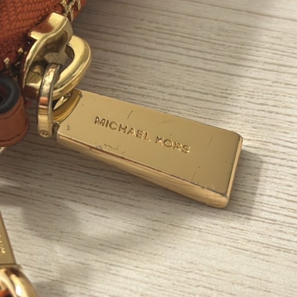 Michael Kors Large Leather Smartphone Wristlet VGUC - Picture 8 of 8